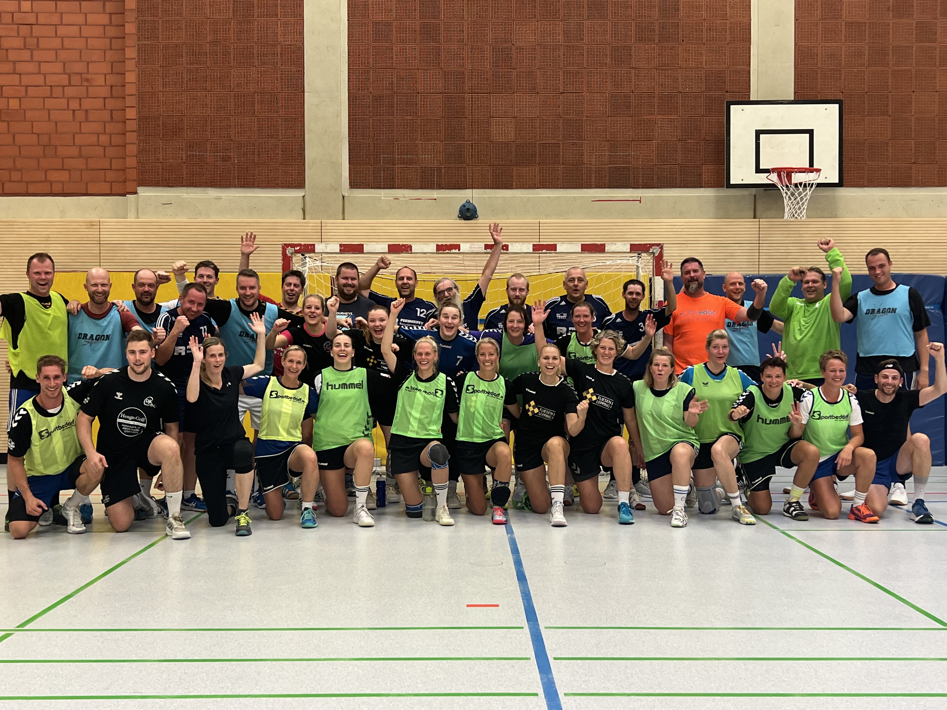 Ehemaligen Handball Tunier Gruppenfoto