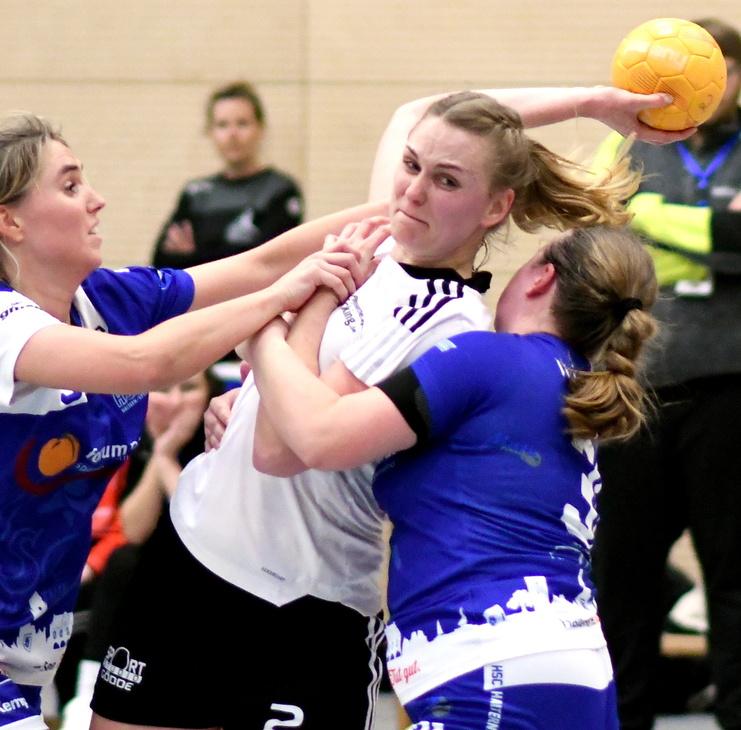 1. Damen DJK Coesfeld Handball Handballerin in Aktion DJK Coesfeld Handball