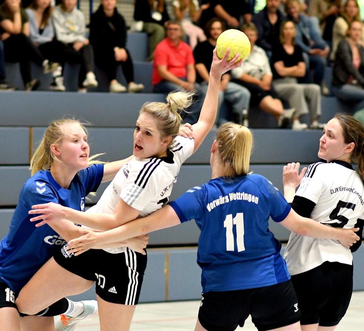 1. Damen DJK Coesfeld Handball Handballerin in Aktion DJK Coesfeld Handball