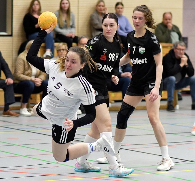 1. Damen DJK Coesfeld Handball Handballerin in Aktion DJK Coesfeld Handball