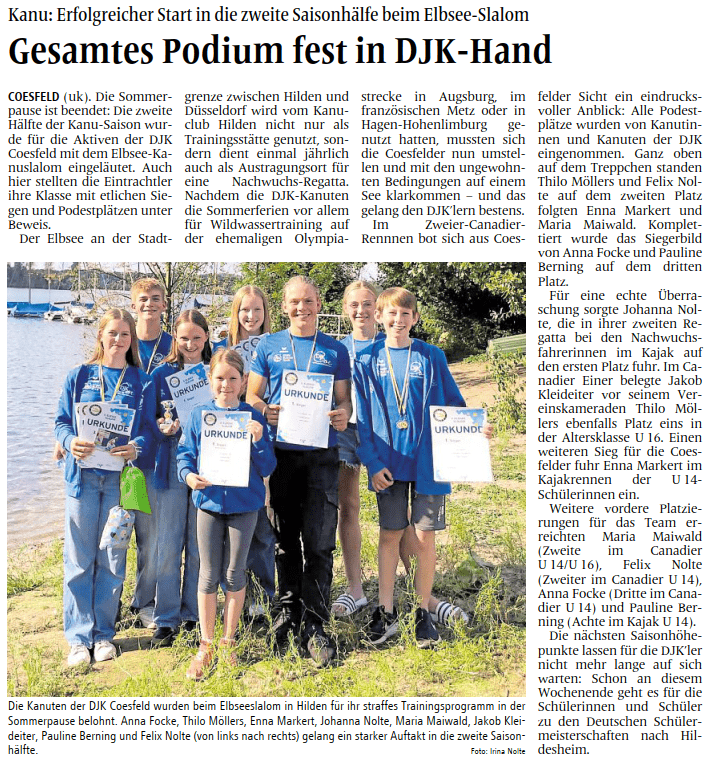 Gruppe von Kanuten der DJK Coesfeld mit Urkunden und Medaillen am Elbsee nach erfolgreichem Slalom-Wettbewerb.