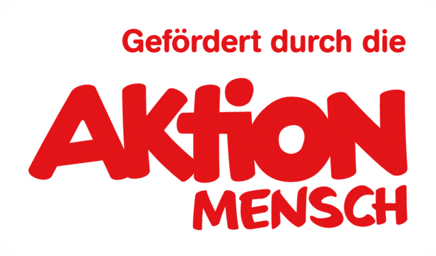 Logo von Aktion Mensch mit dem Schriftzug „Gefördert durch die AKTION MENSCH“ in roter Schrift auf weißem Hintergrund.