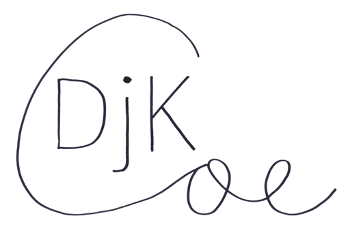 Handschriftliches Logo mit den Buchstaben „Djk“ in Kombination mit einer geschwungenen Linie.
